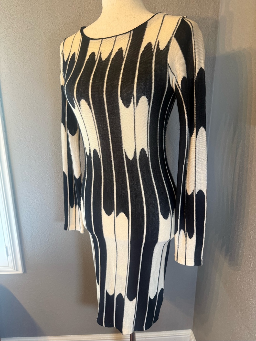 Alice + Olivia Black and White Graphic Sweaterdress